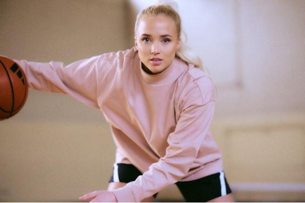 Comercial da Adidas com a jogadora Hailey Van Lith quer ajudar na ansiedade dos atletas