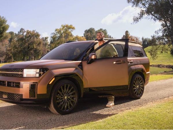 Para impulsionar as vendas do SUV Santa Fe entre o público negro, a Hyundai aposta em sneaker