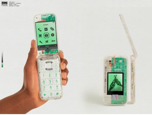 Nova campanha da Heineken volta aos anos 2000; marca traz telefone que não se conecta à internet