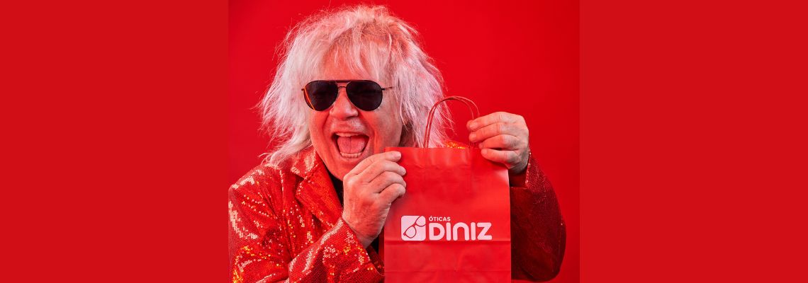 Cantor Ovelha estrela nova campanha das Óticas Diniz