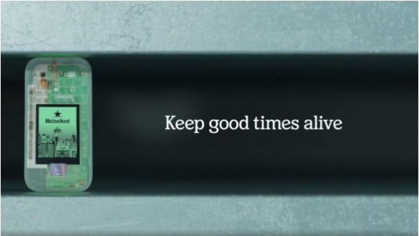 Ação da Heineken traz uma resposta ao polêmico comercial da Apple