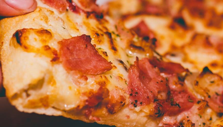Ação da Pizza Hut vá ao drive-thru de concorrentes com QR Code