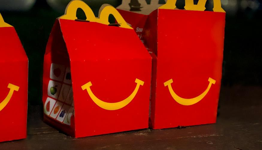 Lixo e Mc Donald’s: Rede de fast food cria campanha para lidar com os concorrentes