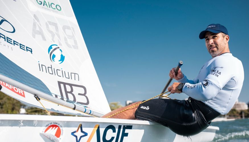 Jogos Olímpicos: velejador catarinense Bruno Fontes leva estrela ACIF para Paris