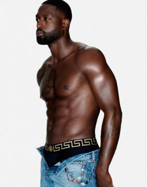 Dwyane Wade, jogador de basquete, é escolhido para a nova campanha da Versace Dwyane Wade, jogador de basquete, é escolhido para a nova campanha da Versace