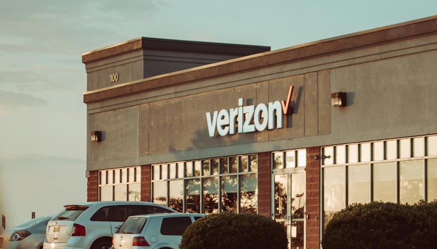 Renovação da Verizon aposta no futuro da publicidade com troca de logo e vantagens para os clientes