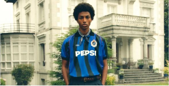 Coleção da Pepsi é lançada e tem inspiração no futebol Coleção da Pepsi é lançada e tem inspiração no futebol
