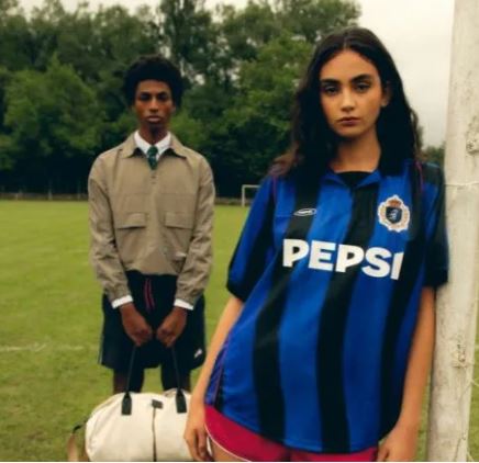 Coleção da Pepsi é lançada e tem inspiração no futebol Coleção da Pepsi é lançada e tem inspiração no futebol