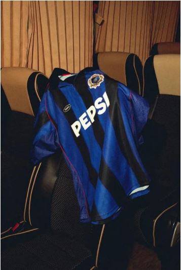 Coleção da Pepsi é lançada e tem inspiração no futebol Coleção da Pepsi é lançada e tem inspiração no futebol