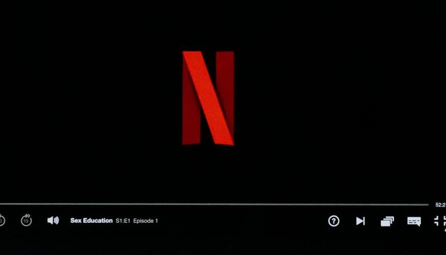 A junção de Netflix e o Google permitirá que usuários comprem os looks de “Emily em Paris”
