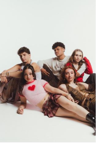 Santander aposta na Geração Z e "ajuda" a criar banda musical nascida no TikTok Santander aposta na Geração Z e "ajuda" a criar banda musical nascida no TikTok