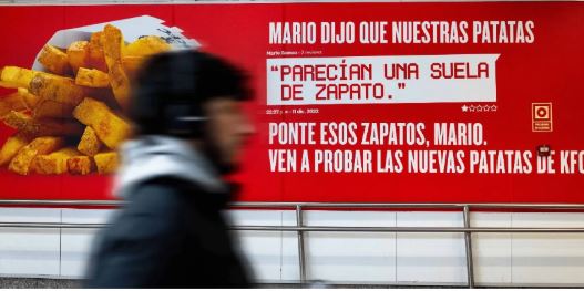 KFC responde às críticas de que sua batata frita parece "sola de um sapato" com doação de 17 toneladas do produto KFC responde às críticas de que sua batata frita parece "sola de um sapato" com doação de 17 toneladas do produto