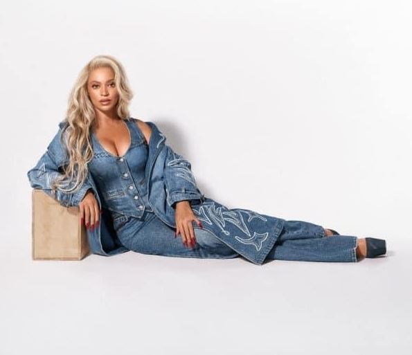 Cantora Beyoncé aparece novamente em campanha da Levi's 