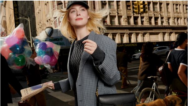 Atriz Elle Fanning é a estrela da marca Coach, que foca na agitação de Nova York na campanha