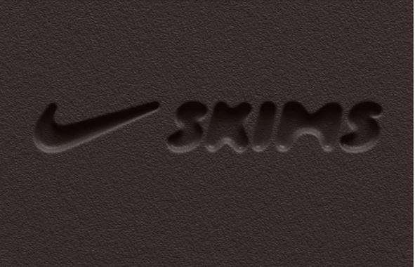 Nike e Kim Kardashian se juntam e lançam a NikeSkims para conquistar o público feminino Nike e Kim Kardashian se juntam e lançam a NikeSkims para conquistar o público feminino