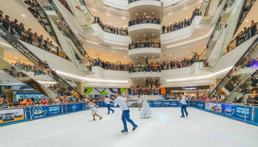 Snowland apresenta show de patinação no gelo em Florianópolis