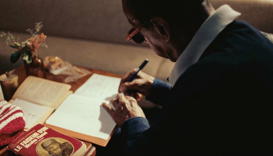 Campanha do Itaú celebra 50 anos de “Os Alquimistas Estão Chegando”