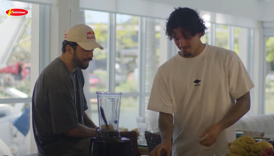 Mini Kalzone reforça laço com o surfe em nova campanha