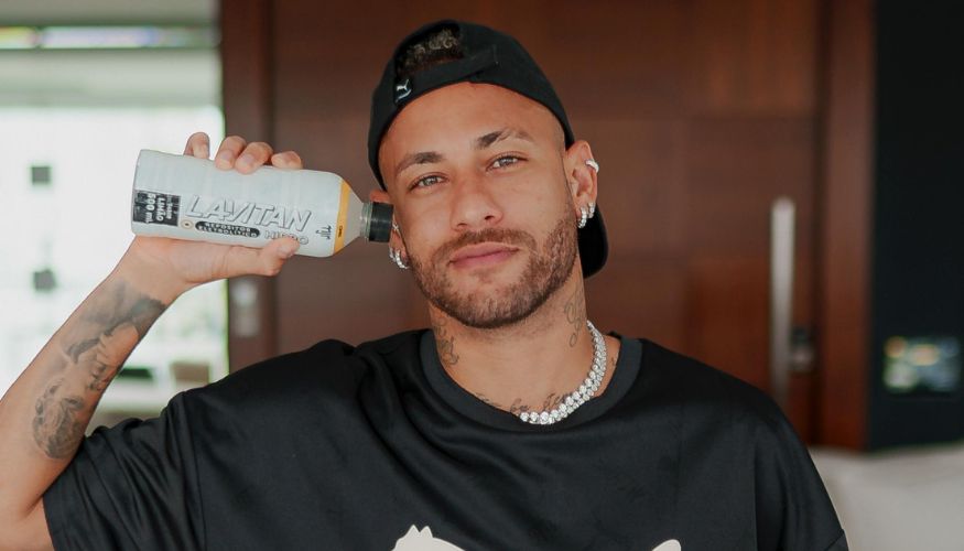 Neymar Jr. é o novo embaixador de Lavitan, linha de hidratação da Cimed