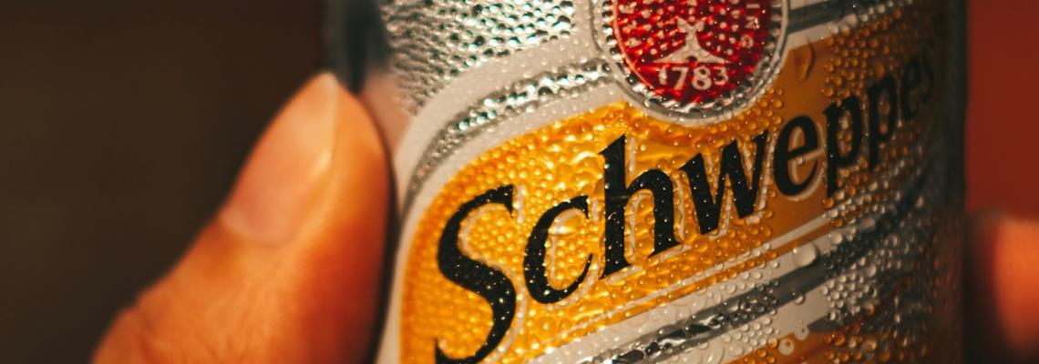 Schweppes vai até Marte em sua nova campanha com estética bem futurista