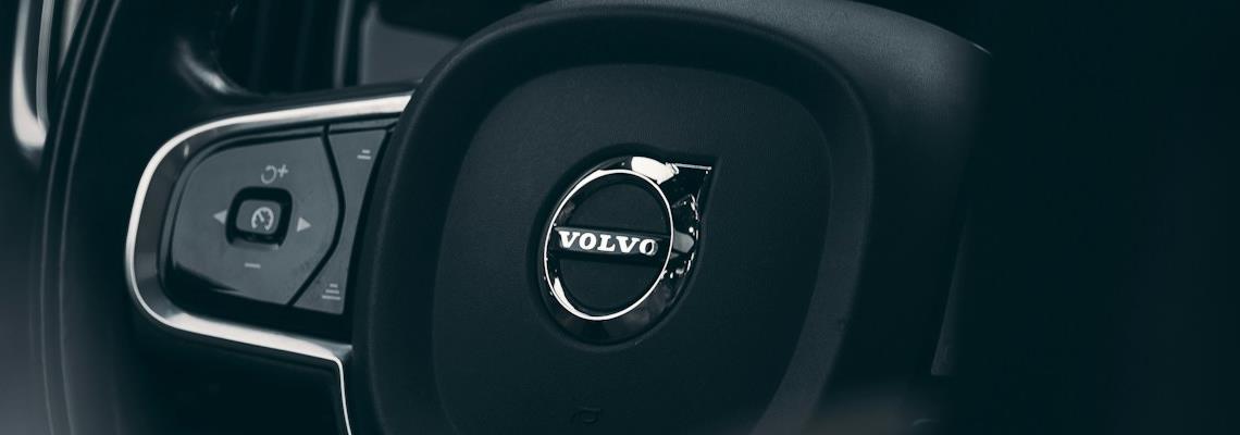 Anúncio da Volvo gerado por IA não mostra carro e foca no empoderamento feminino