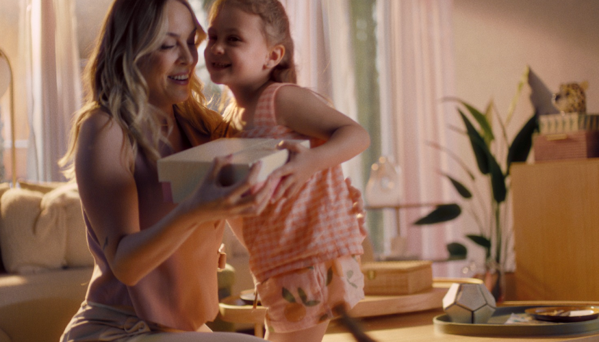 Natura traz um olhar leve e divertido para campanha de Dia das Mães