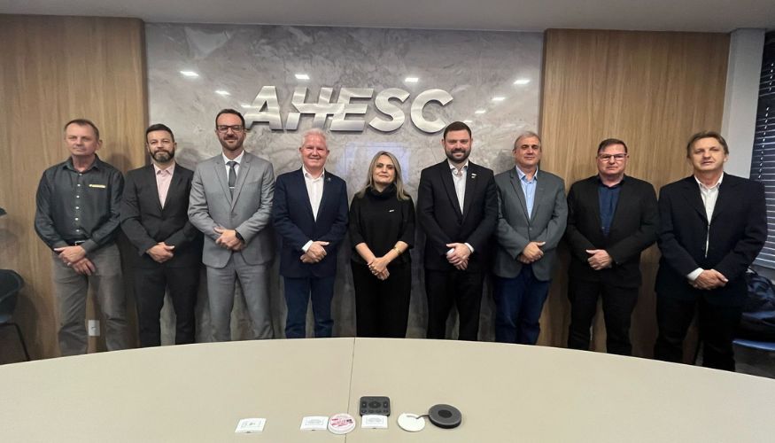 Nova diretoria da AHESC toma posse e inicia gestão para o triênio 2025–2028
