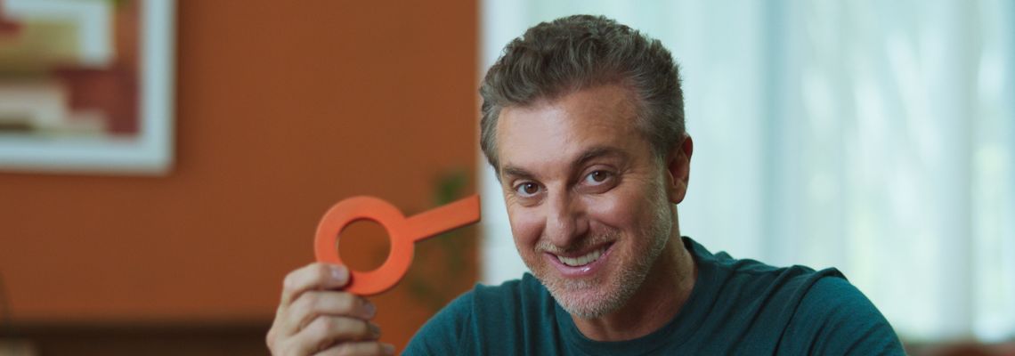 Loft une entretenimento e estratégia em nova campanha estrelada por Huck e Angélica