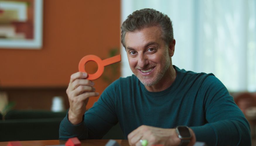 Loft une entretenimento e estratégia em nova campanha estrelada por Huck e Angélica