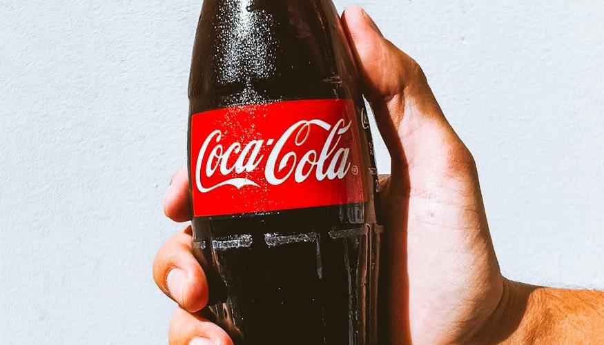 Nova campanha da Coca-Cola é uma celebração ao legado da marca na literatura clássica