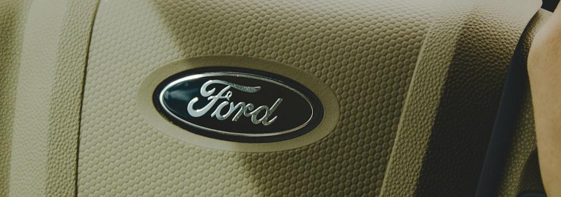 Tom Hollander, ator de “Orgulho & Preconceito”, é escolhido para narrar a nova ação da Ford