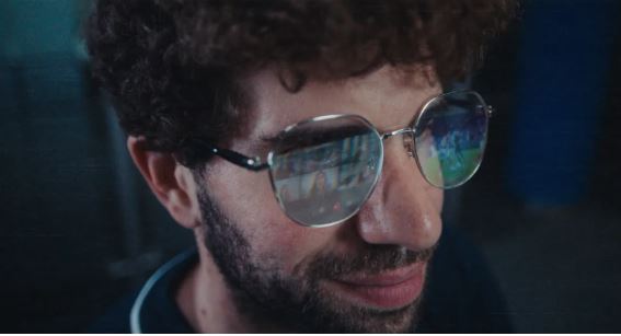 Heineken cria solução para as pessoas que gostam de ver futebol durante o trabalho 