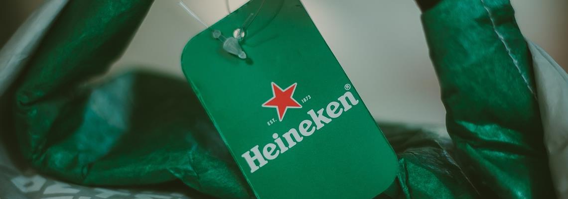 Heineken cria solução para as pessoas que gostam de ver futebol durante o trabalho