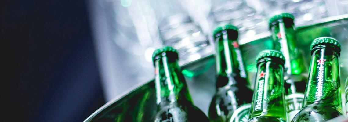 Heineken lança Tinder dos bares no Brasil e na Itália para tirar jovens da zona de conforto