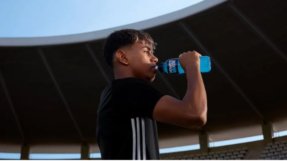 Powerade, marca da Coca-Cola, traz uma Lamine Yamal e Rodrygo como representantes dos novos jogadores