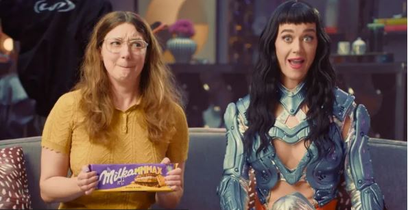 Milka e Katy Perry se juntam para oferecer experiências exclusivas aos consumidores Milka e Katy Perry se juntam para oferecer experiências exclusivas aos consumidores