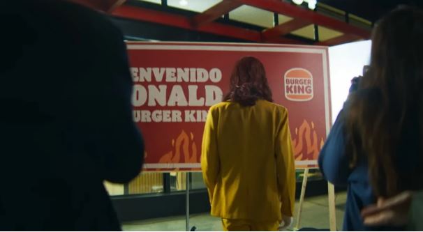 Burger King contrata Ronald para zombar de seu principal concorrente, o McDonald's Burger King contrata Ronald para zombar de seu principal concorrente, o McDonald's