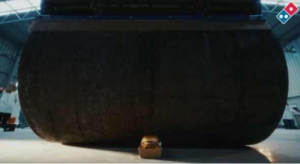 Domino's anuncia o lançamento de uma pizza com sabor de hambúrguer Domino's anuncia o lançamento de uma pizza com sabor de hambúrguer