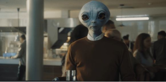 Alienígena é escolhido para estrelar nova campanha da Nivea sobre solidão Alienígena é escolhido para estrelar nova campanha da Nivea sobre solidão