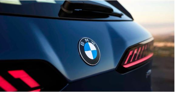 Novo logotipo da BMW passa despercebido por grande parte do público Novo logotipo da BMW passa despercebido por grande parte do público