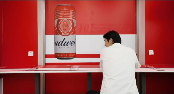 Budweiser lança campanha impactante na China com uma mudança sutil de abordagem Budweiser lança campanha impactante na China com uma mudança sutil de abordagem