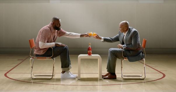 Brincadeira publicitária de LeBron James provoca reação negativa do público Brincadeira publicitária de LeBron James provoca reação negativa do público
