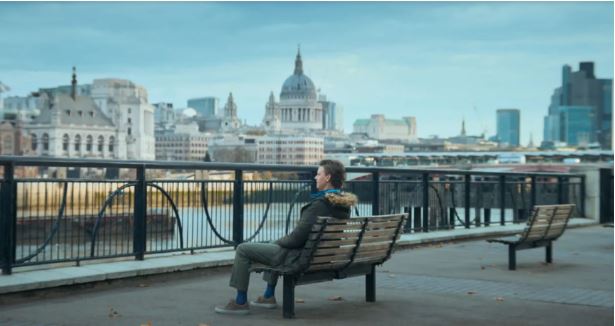 Google revive “Simplesmente Amor” em campanha para divulgar o Pixel 10 Google revive “Simplesmente Amor” em campanha para divulgar o Pixel 10