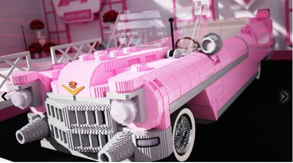 Cadillac rosa feito de LEGO vira atração inesperada no Grande Prêmio de Las Vegas Cadillac rosa feito de LEGO vira atração inesperada no Grande Prêmio de Las Vegas