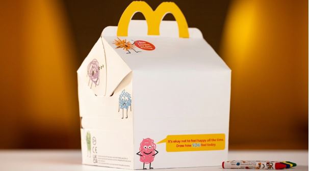 McDonald’s abandona o vermelho nas embalagens do McLanche Feliz McDonald’s abandona o vermelho nas embalagens do McLanche Feliz