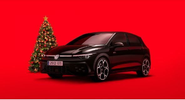 Volkswagen aposta em humor provocativo e destaca o Golf GTI “Carbon Black” em campanha de Natal Volkswagen aposta em humor provocativo e destaca o Golf GTI “Carbon Black” em campanha de Natal