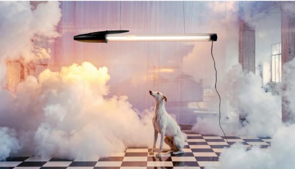 BIC Cristal celebra 75 anos e ganha versão gigante em forma de luminária BIC Cristal celebra 75 anos e ganha versão gigante em forma de luminária
