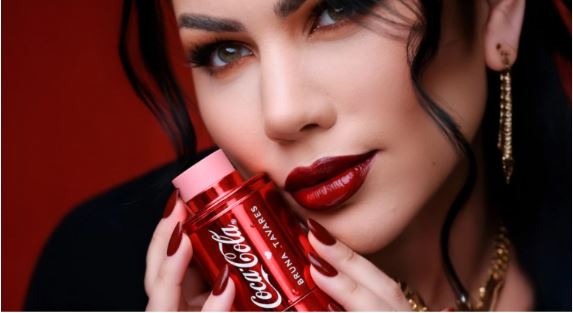 Coca-Cola entra no universo da beleza em parceria com Bruna Tavares Coca-Cola entra no universo da beleza em parceria com Bruna Tavares
