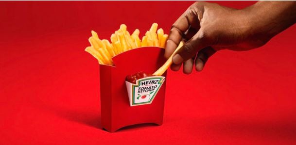 Heinz cria embalagem de batata frita com compartimento para ketchup Heinz cria embalagem de batata frita com compartimento para ketchup