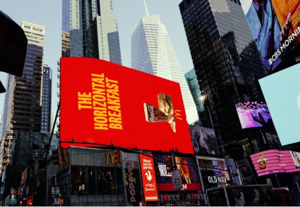 McDonald’s aposta no “Café da Manhã Horizontal” para conectar marca à rotina pós-noite agitada McDonald’s aposta no “Café da Manhã Horizontal” para conectar marca à rotina pós-noite agitada